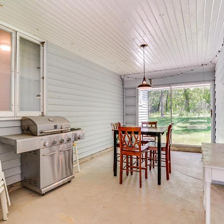 Lakeside Litchfield Home With Patio And Gas Grill! المظهر الخارجي الصورة