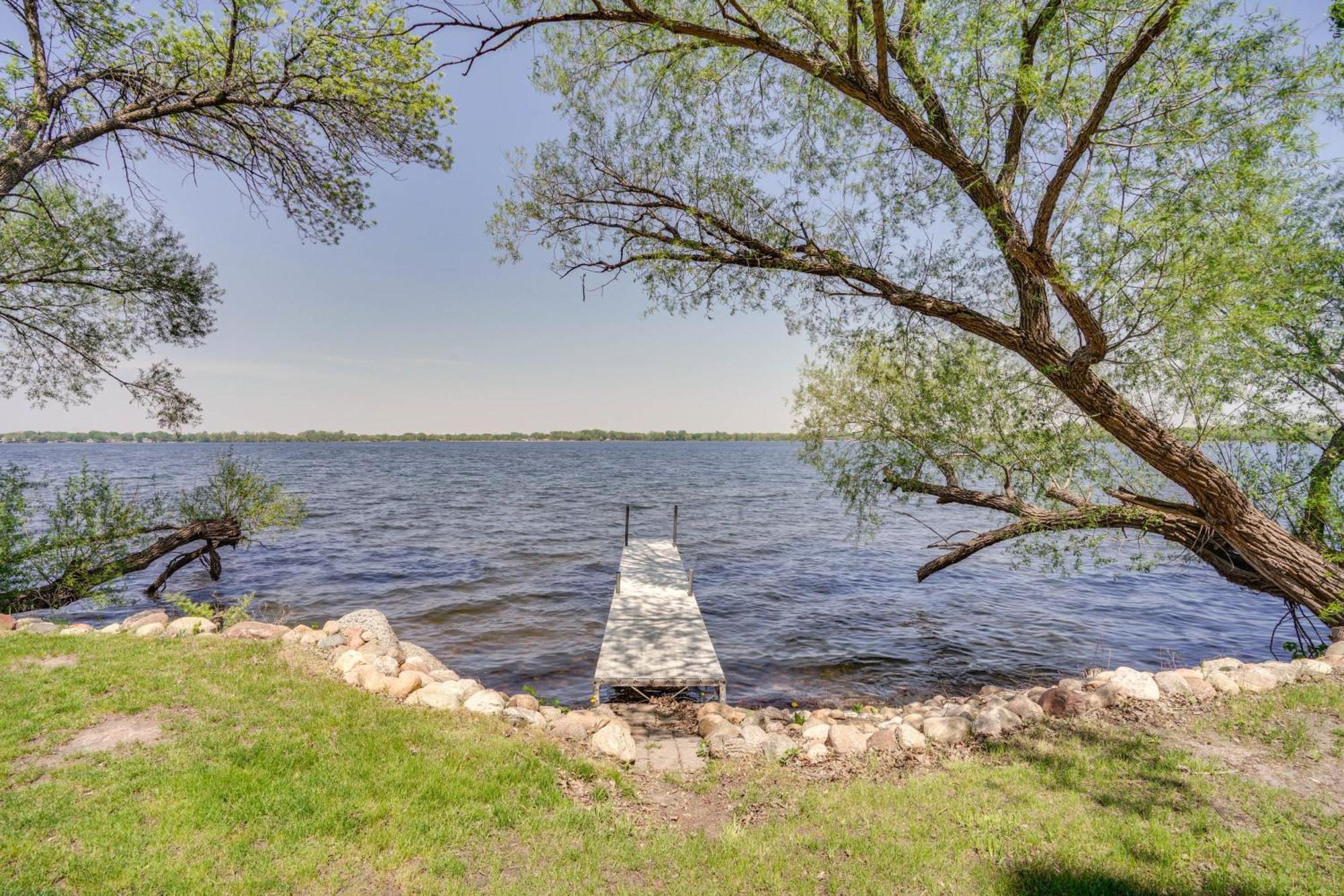 Lakeside Litchfield Home With Patio And Gas Grill! المظهر الخارجي الصورة